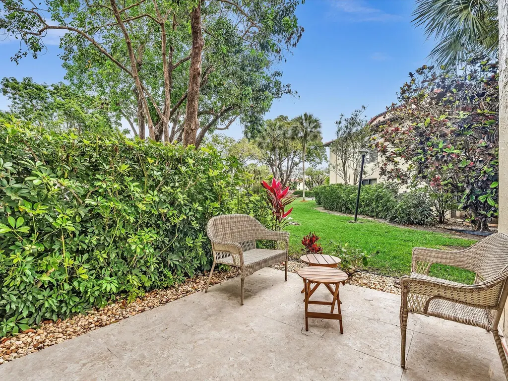8410 Casa Del Lago Boca Raton FL 33433