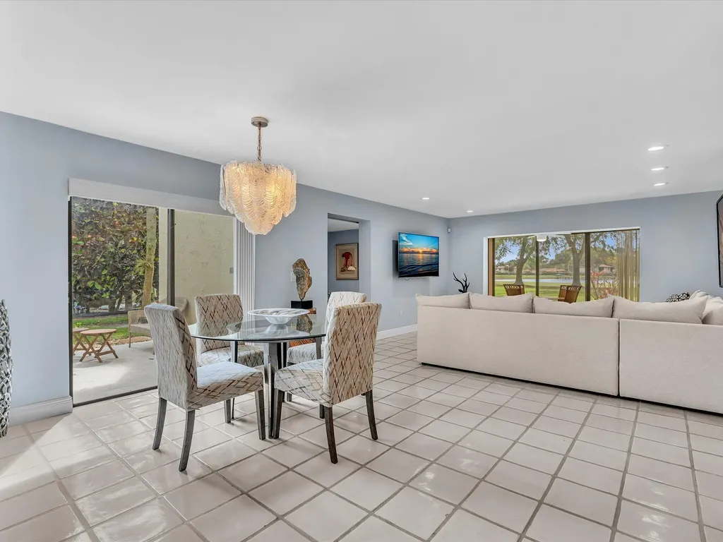 8410 Casa Del Lago Boca Raton FL 33433