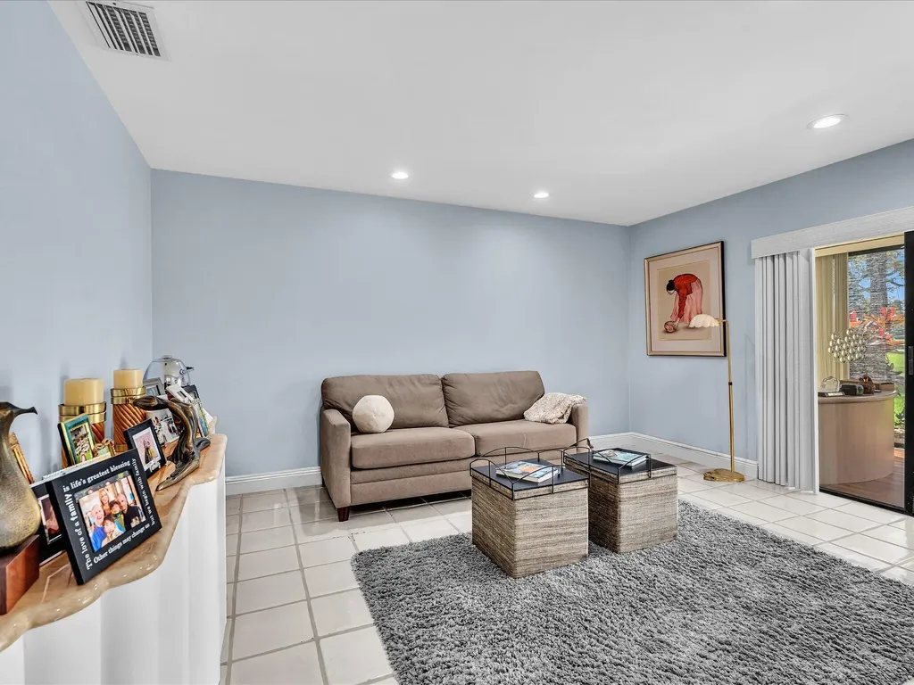 8410 Casa Del Lago Boca Raton FL 33433