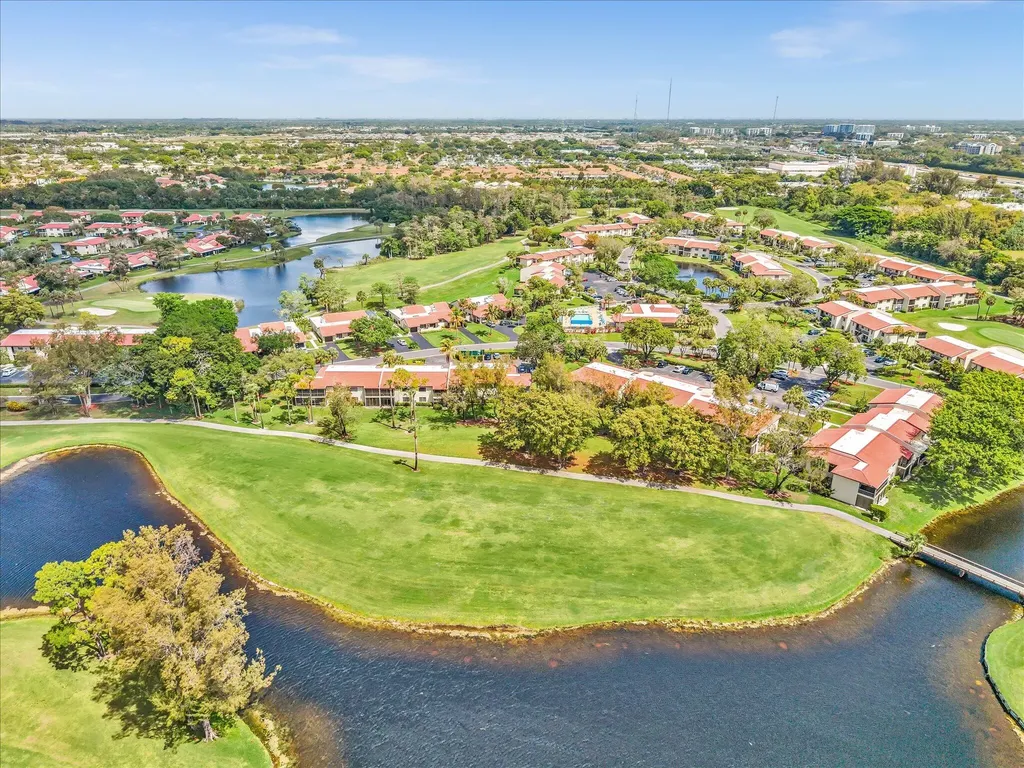 8410 Casa Del Lago Boca Raton FL 33433