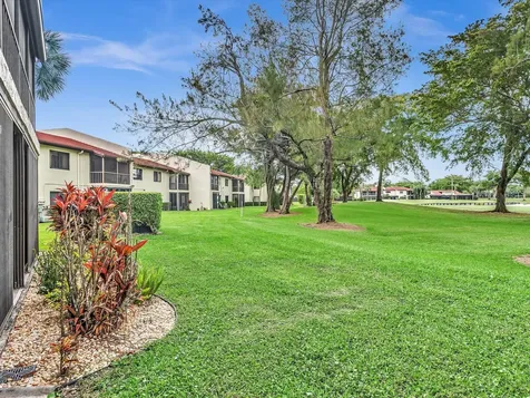8410 Casa Del Lago Boca Raton FL 33433