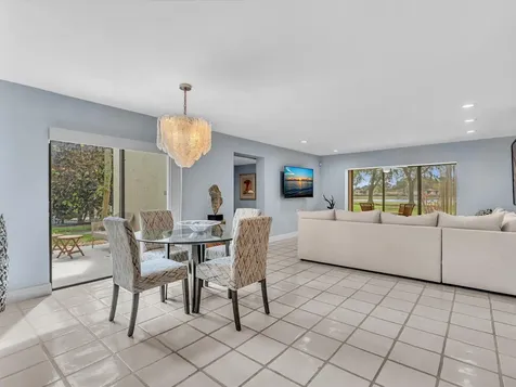 8410 Casa Del Lago Boca Raton FL 33433