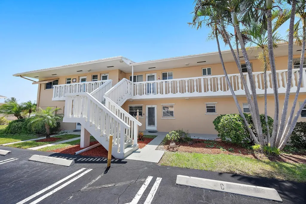 2164 NE 1st Way Boynton Beach FL 33435