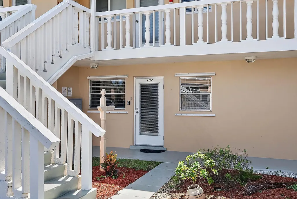 2164 NE 1st Way Boynton Beach FL 33435