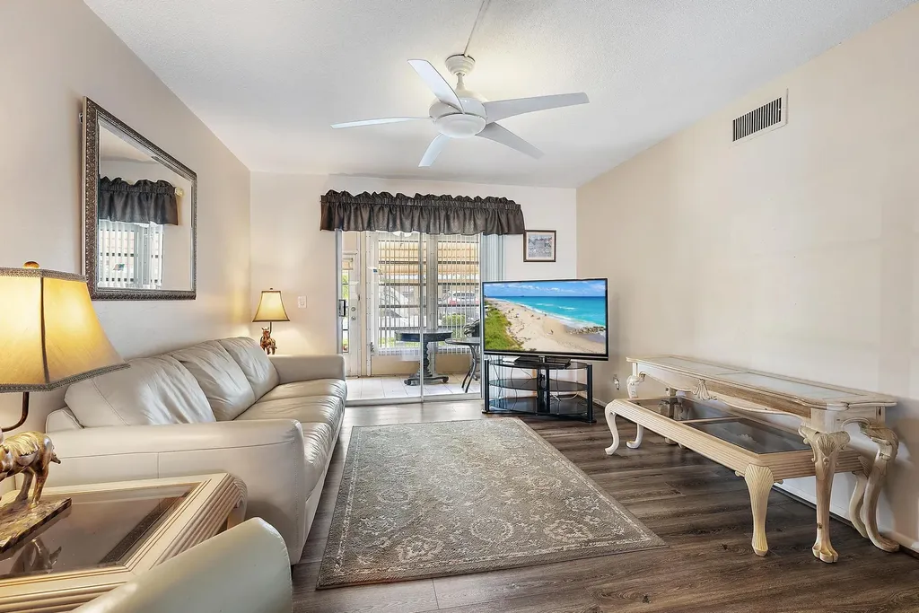 2164 NE 1st Way Boynton Beach FL 33435