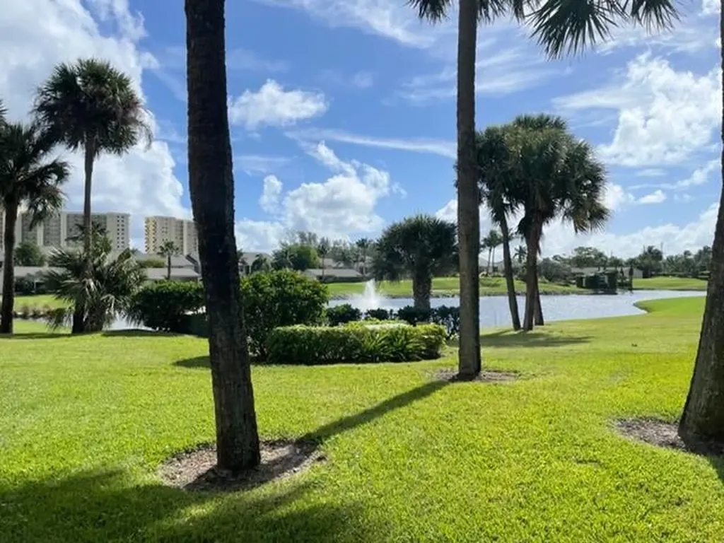 1303 Clubhouse Circle Jupiter FL 33477