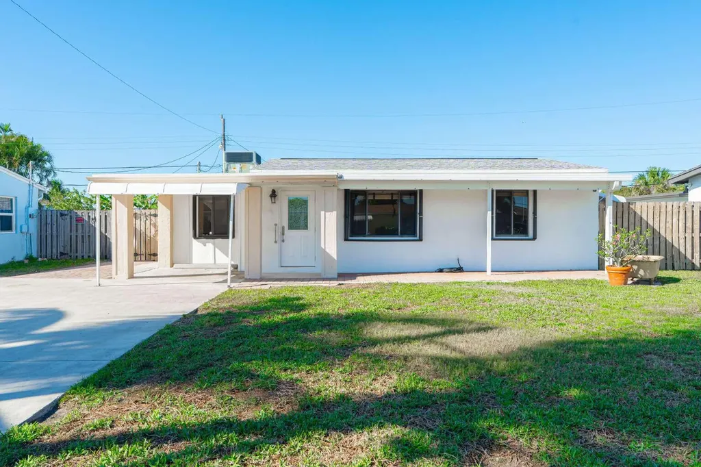 3110 Scanlan Avenue Lake Worth FL 33461