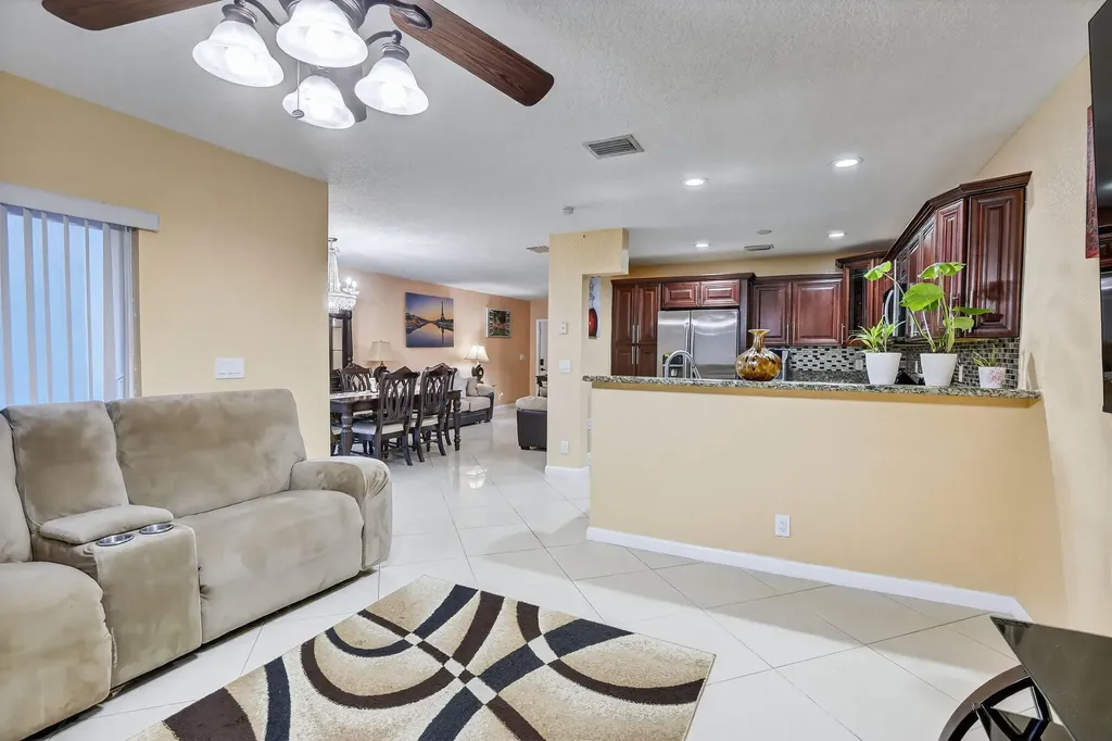5449 NW 95th Avenue Sunrise FL 33351