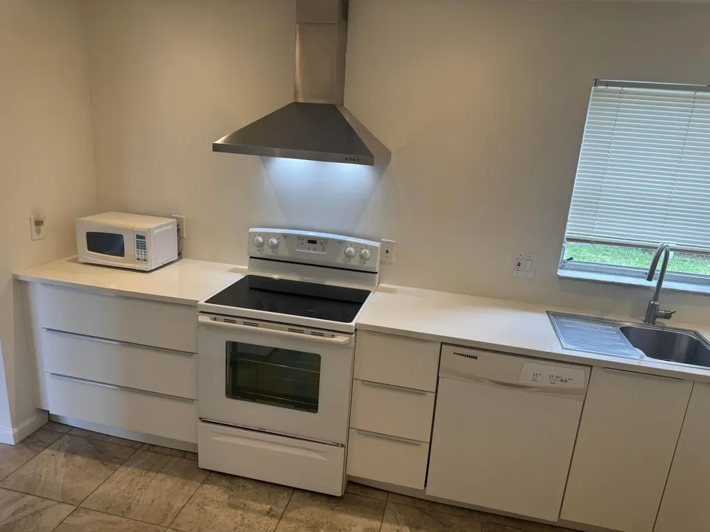 100 NW 27th Street Pompano Beach FL 33064