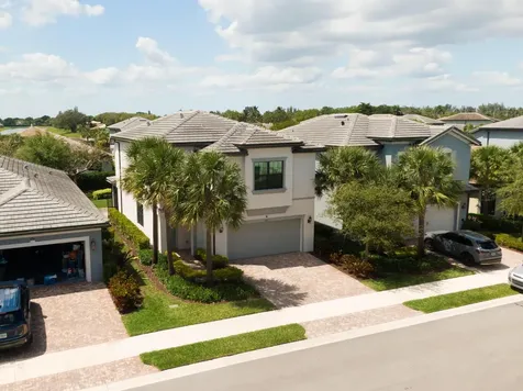 4601 E Pinehurst Trail Trail E Oakland Park FL 33309