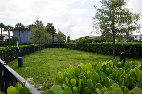 4601 E Pinehurst Trail Trail E Oakland Park FL 33309