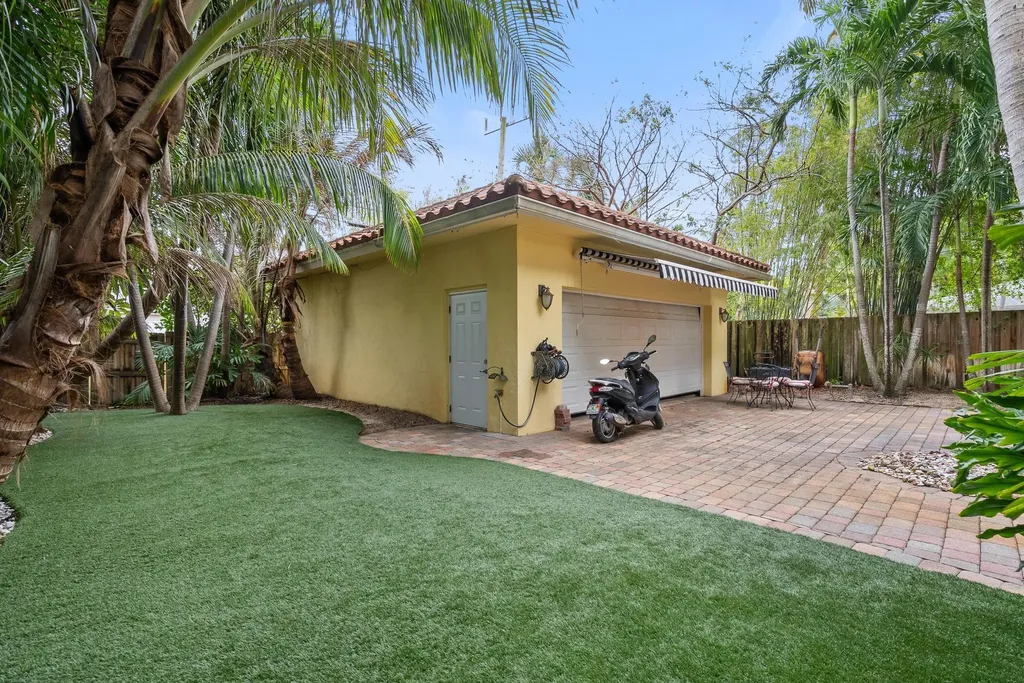 218 N Palmway Lake Worth Beach FL 33460