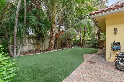 218 N Palmway Lake Worth Beach FL 33460