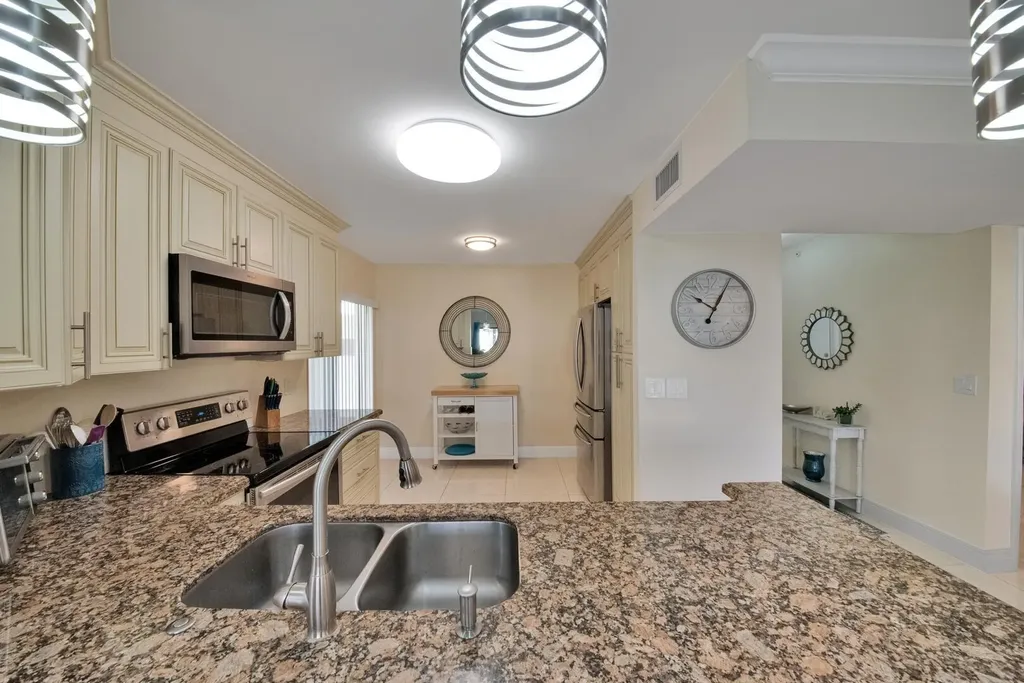 10223 N Circle Lake Drive Boynton Beach FL 33437