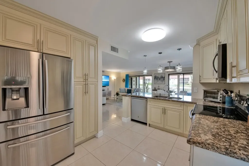 10223 N Circle Lake Drive Boynton Beach FL 33437