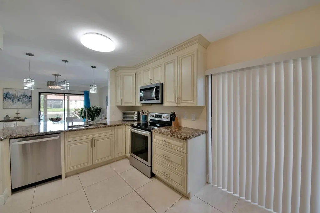 10223 N Circle Lake Drive Boynton Beach FL 33437