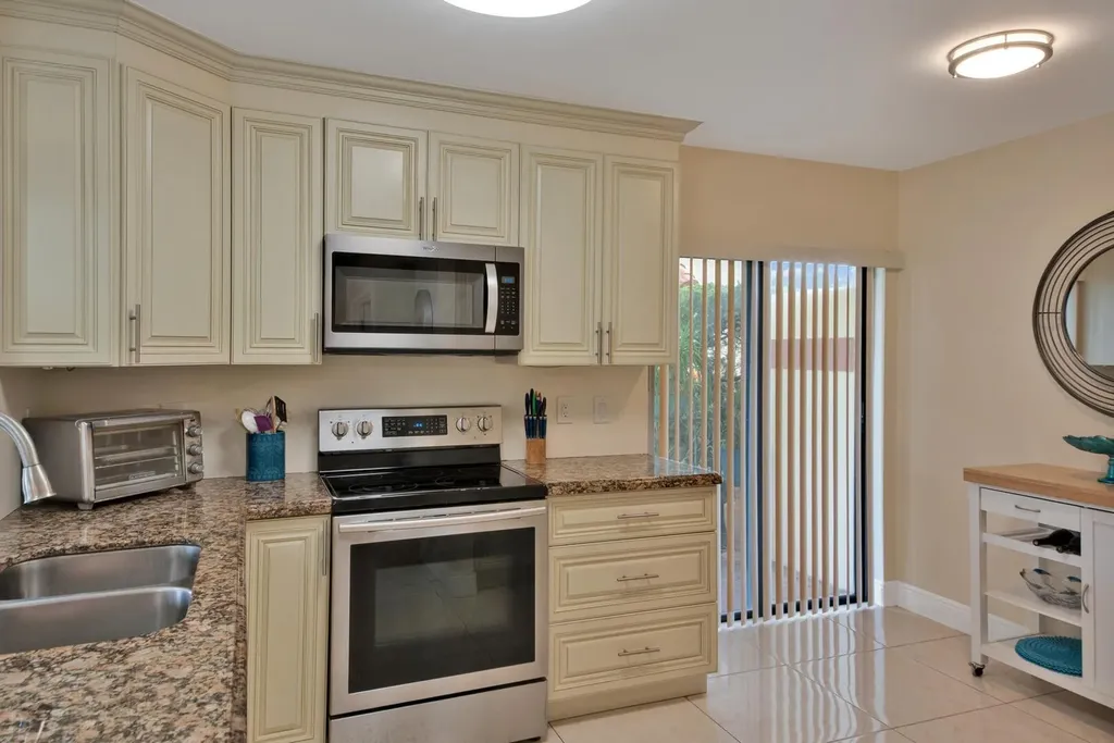 10223 N Circle Lake Drive Boynton Beach FL 33437