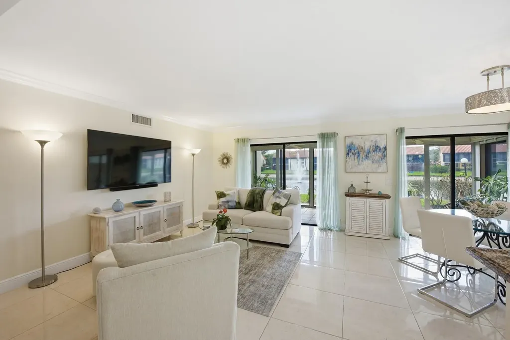 10223 N Circle Lake Drive Boynton Beach FL 33437
