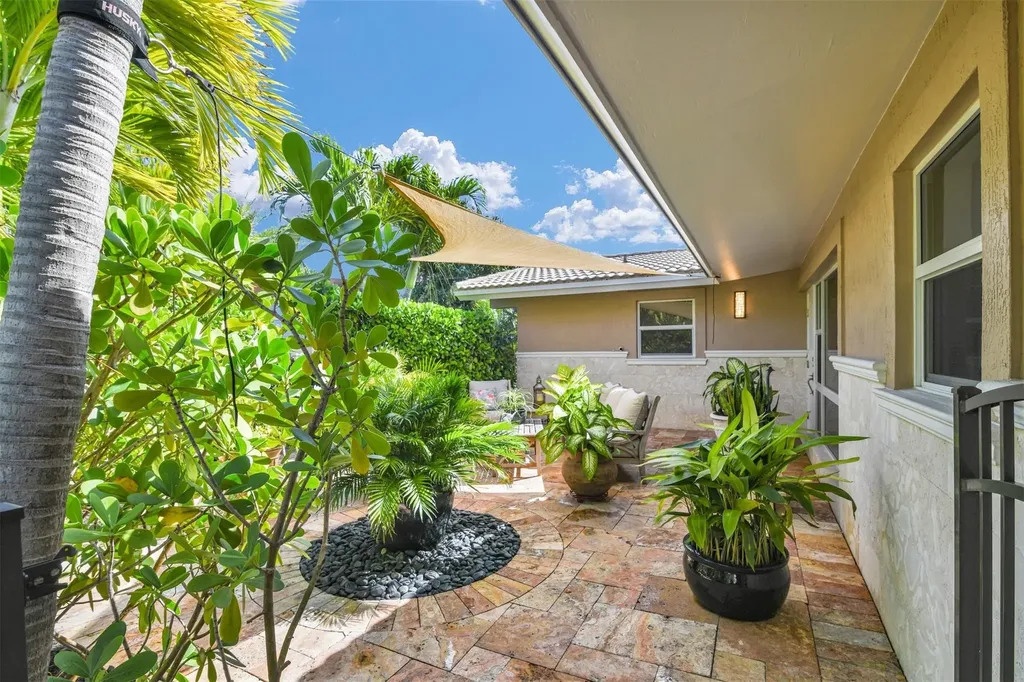 1616 SE 4th Street Deerfield Beach FL 33441