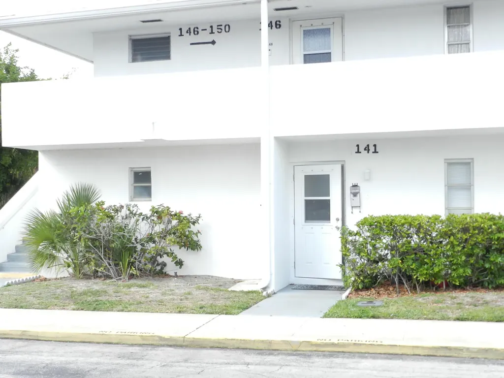141 West Court Royal Palm Beach FL 33411
