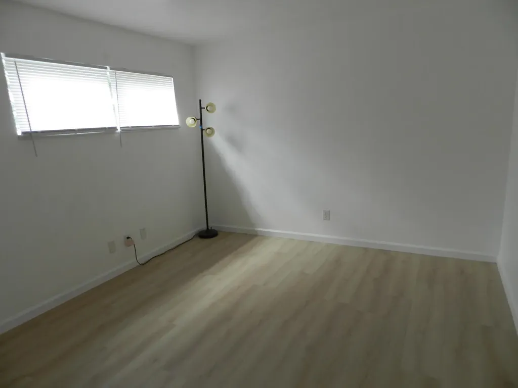 141 West Court Royal Palm Beach FL 33411
