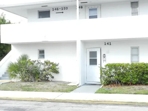 141 West Court Royal Palm Beach FL 33411