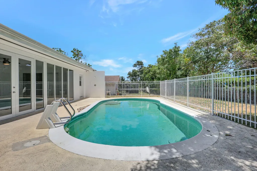 334 SW 13th Avenue Boynton Beach FL 33435