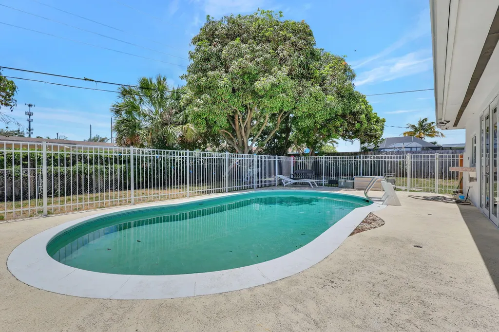 334 SW 13th Avenue Boynton Beach FL 33435