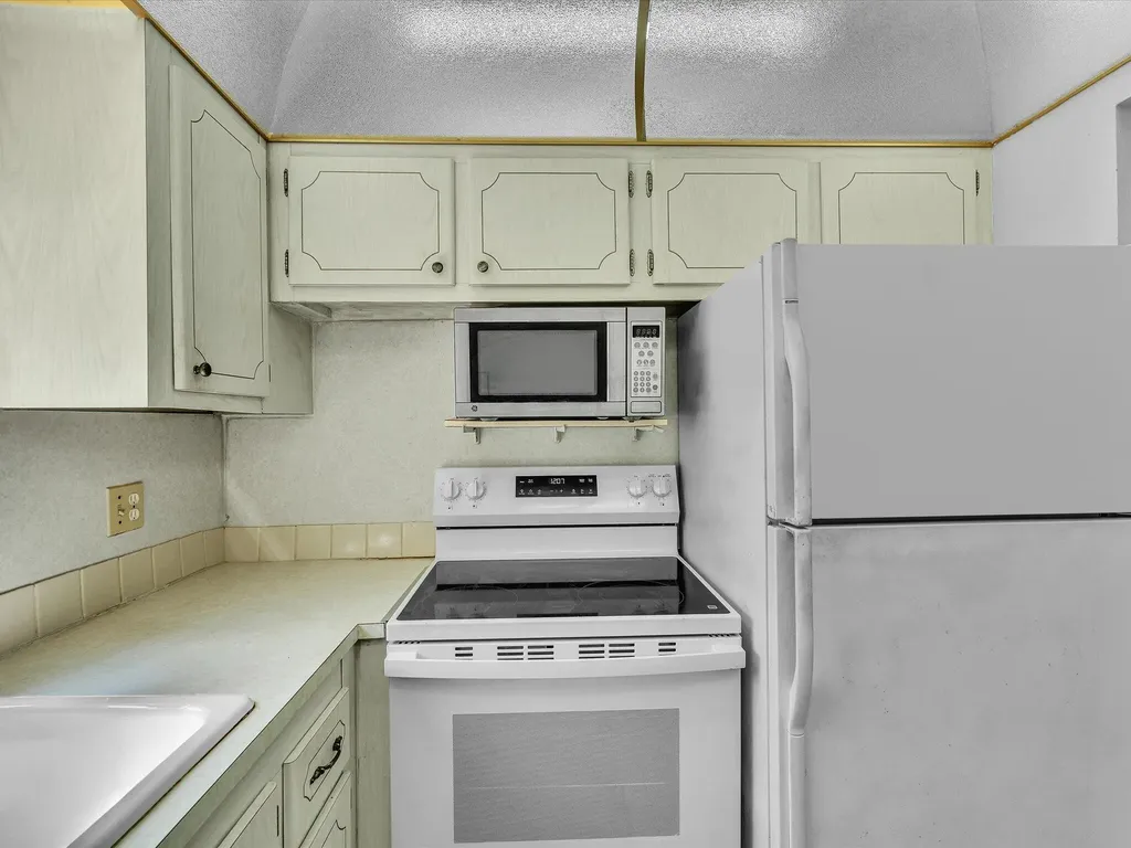 5 Markham A Deerfield Beach FL 33442