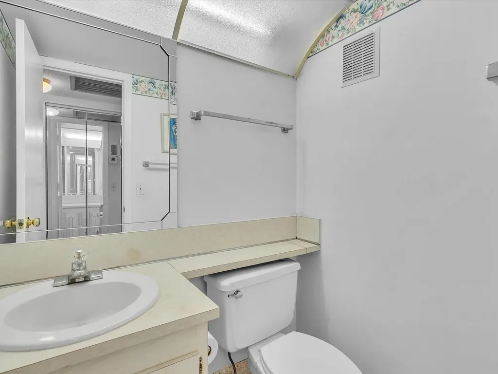 5 Markham A Deerfield Beach FL 33442
