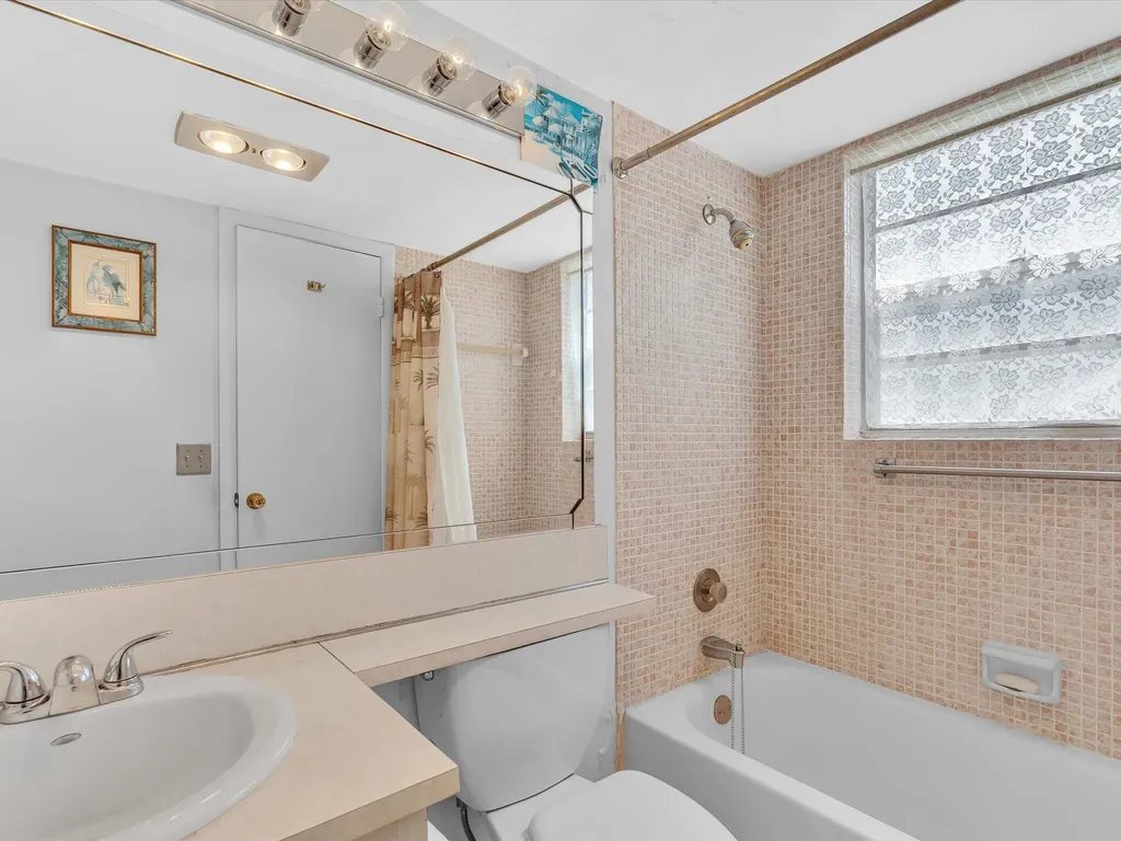 5 Markham A Deerfield Beach FL 33442