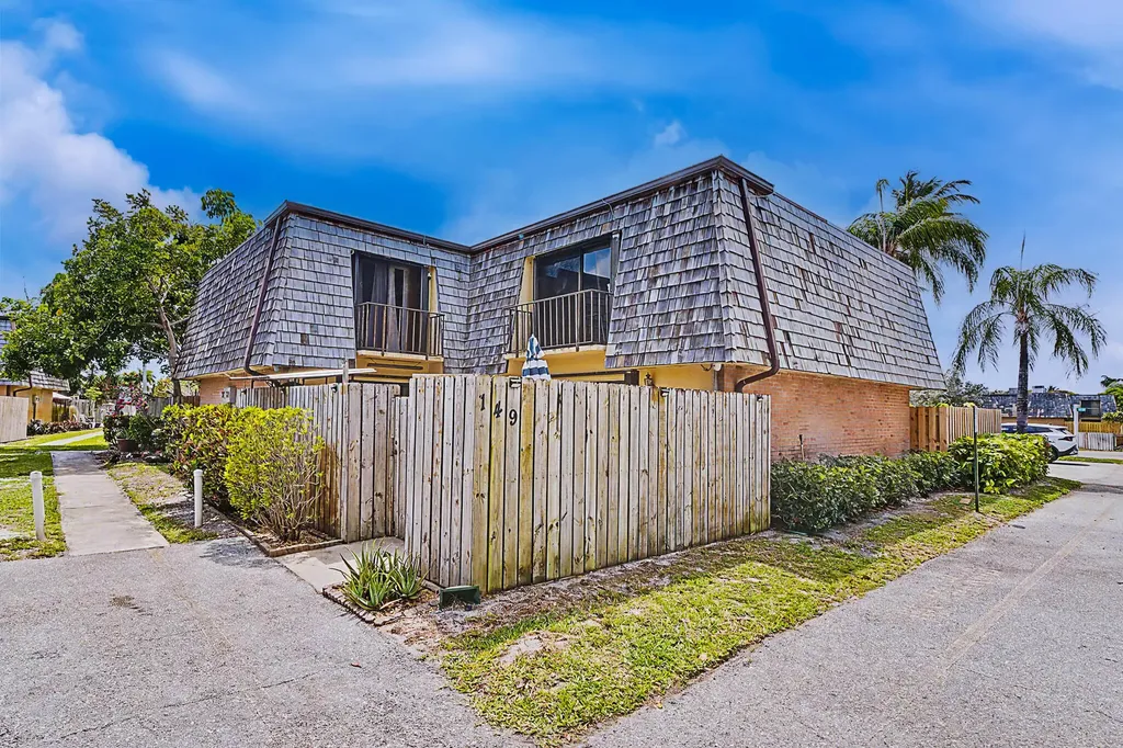 149 Lake Arbor Drive Palm Springs FL 33461