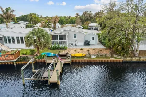 121 SE Paradise Place Stuart FL 34997