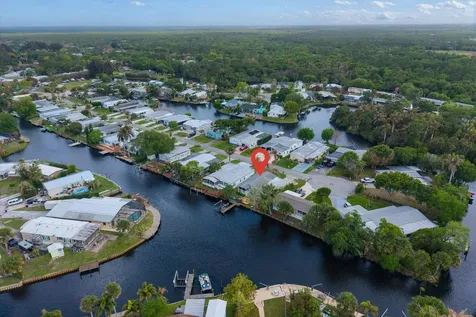 121 SE Paradise Place Stuart FL 34997