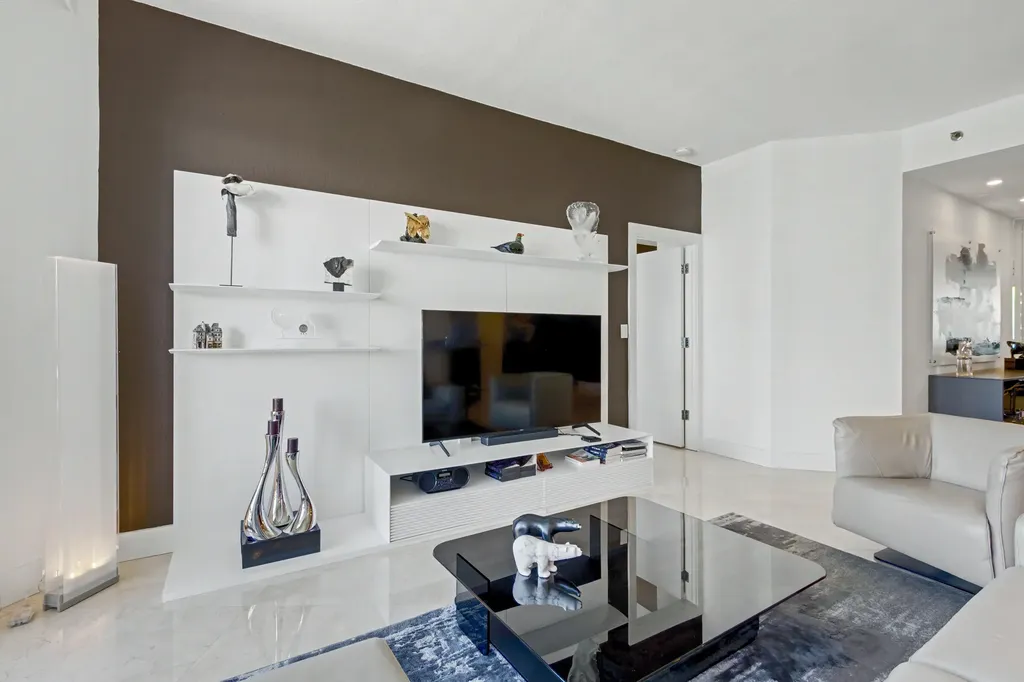 3600 Mystic Pointe Drive Aventura FL 33180