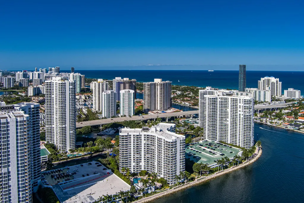 3600 Mystic Pointe Drive Aventura FL 33180