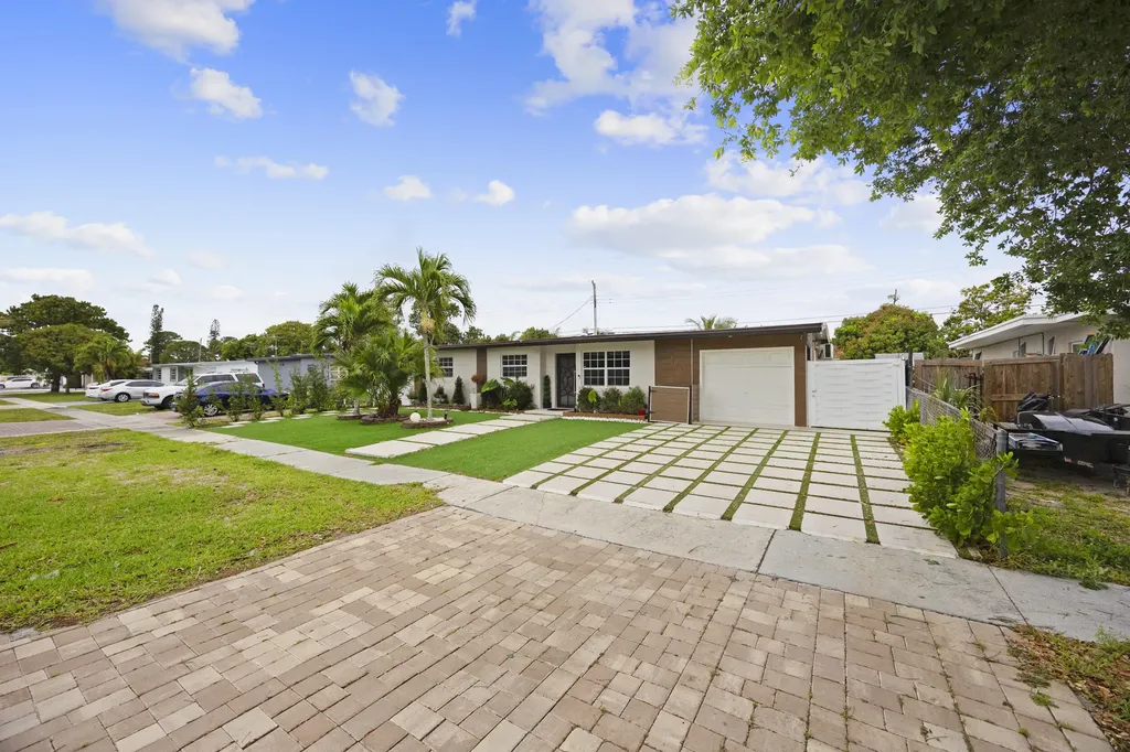 1895 Violet Avenue West Palm Beach FL 33415
