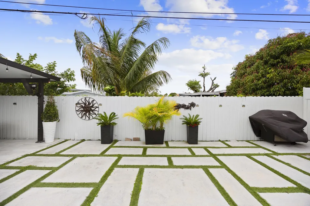 1895 Violet Avenue West Palm Beach FL 33415