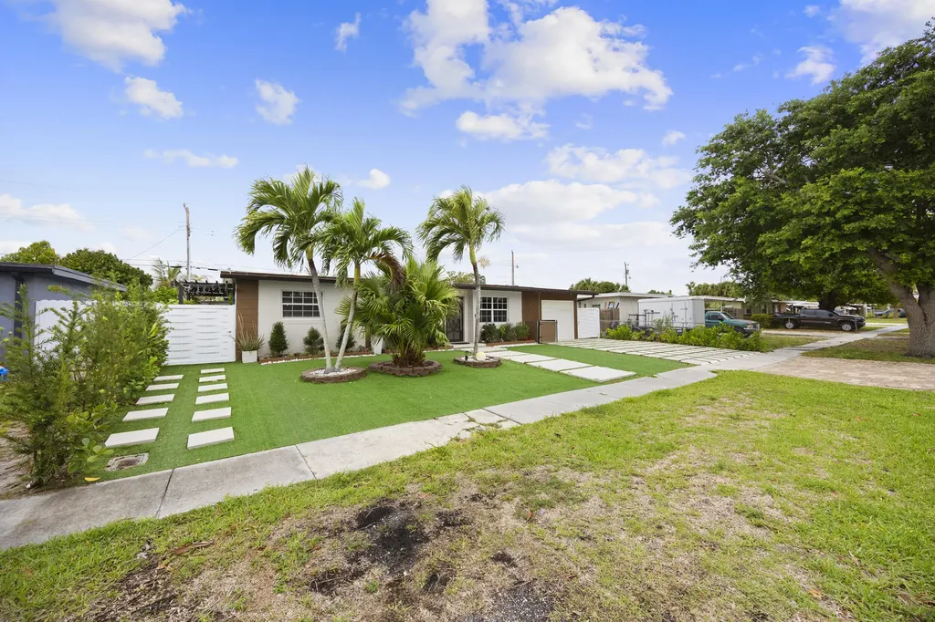 1895 Violet Avenue West Palm Beach FL 33415