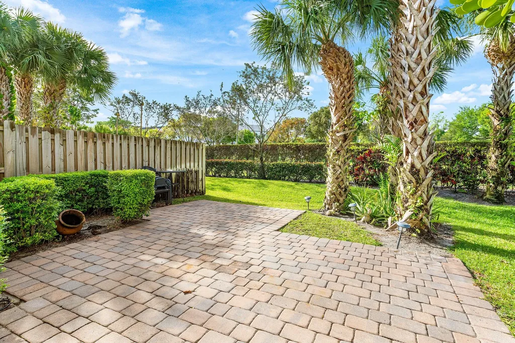 4648 Silver Saw Lake Worth FL 33463