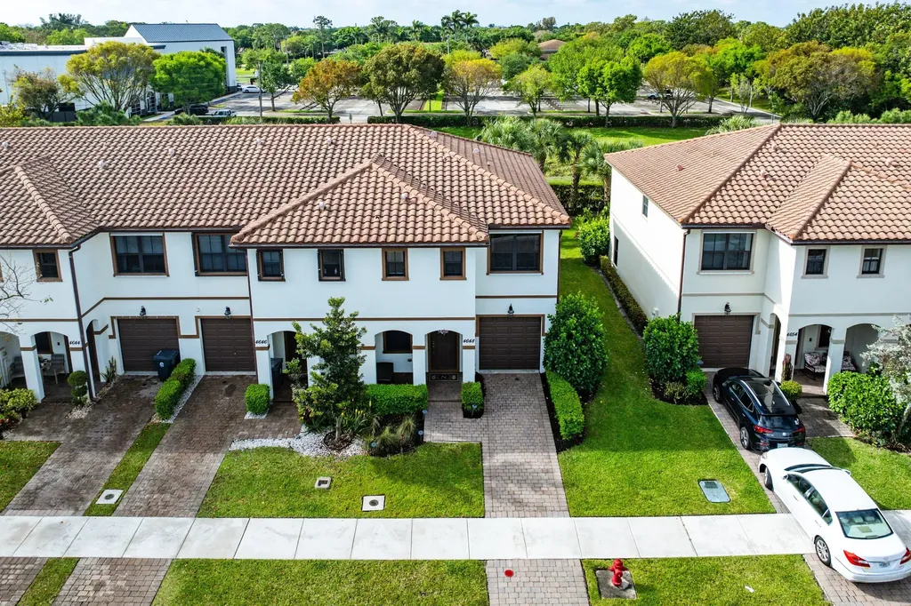 4648 Silver Saw Lake Worth FL 33463