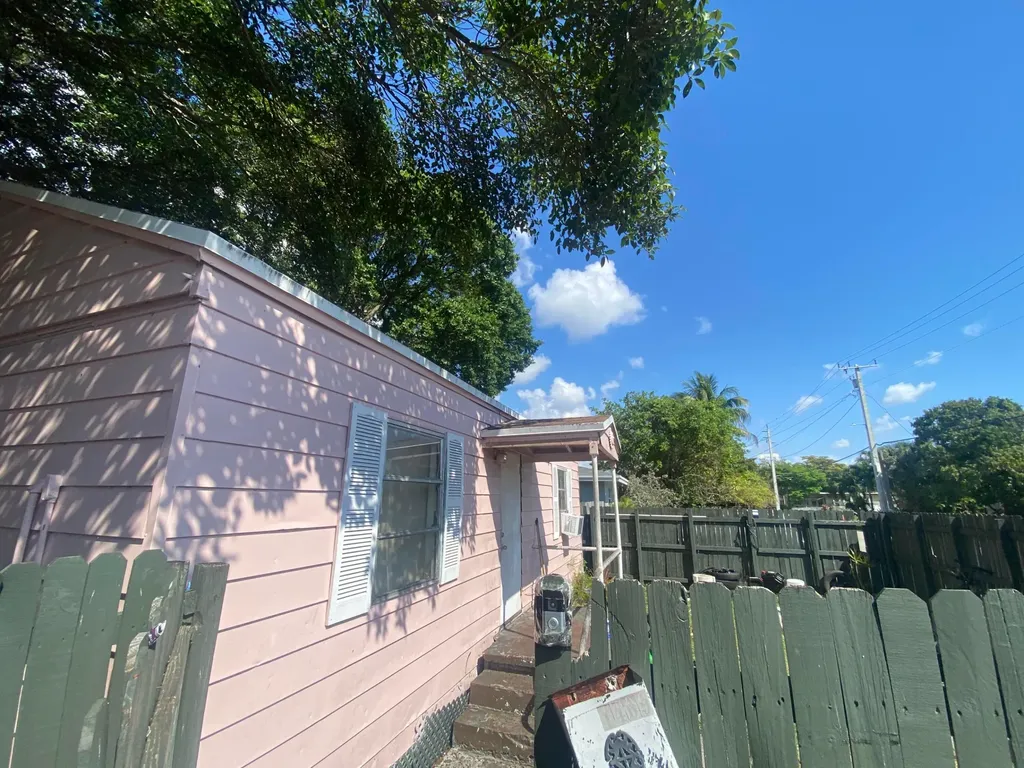 1409 NE 5th Terrace Fort Lauderdale FL 33304