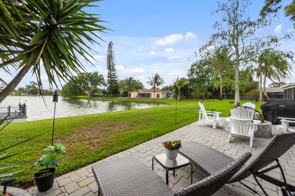 125 Parkwood Drive Royal Palm Beach FL 33411