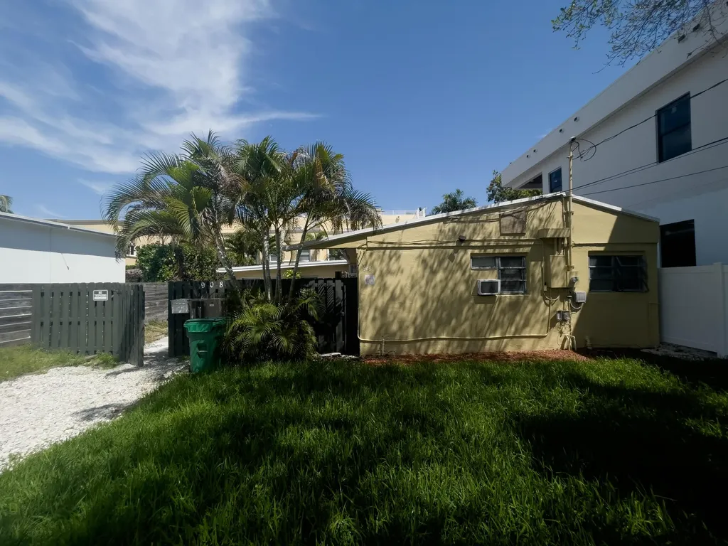 908 NE 17th Terrace Fort Lauderdale FL