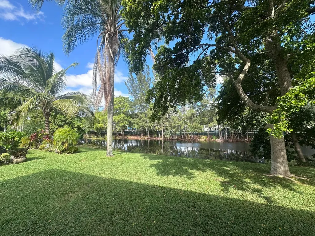 378 Durham L Circle Deerfield Beach FL 33442