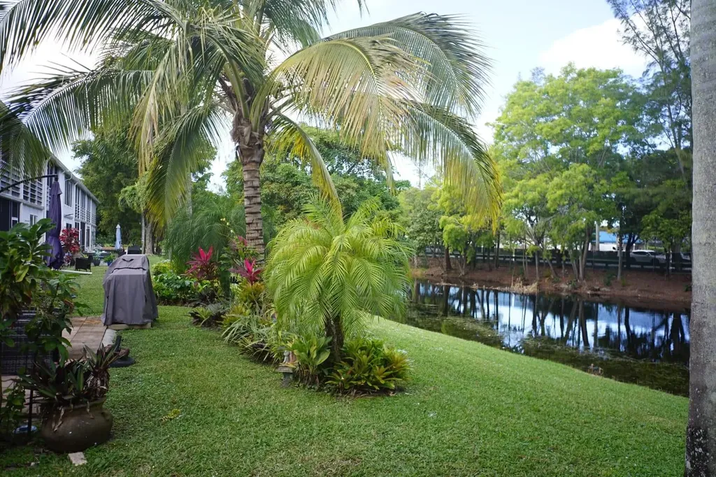 378 Durham L Circle Deerfield Beach FL 33442