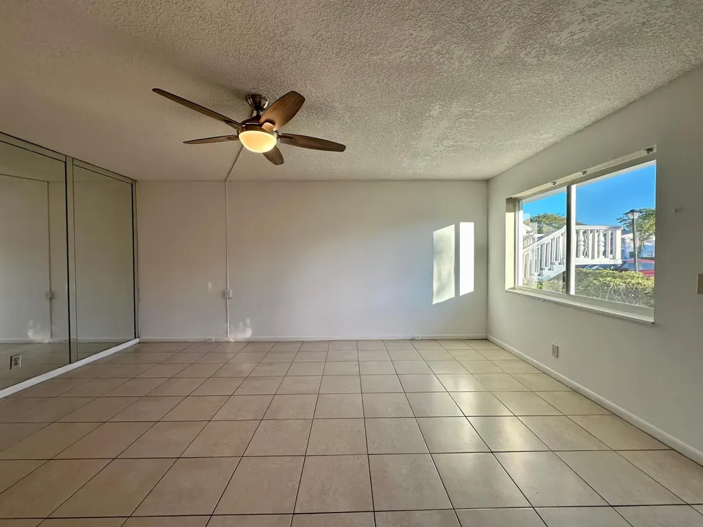 378 Durham L Circle Deerfield Beach FL 33442