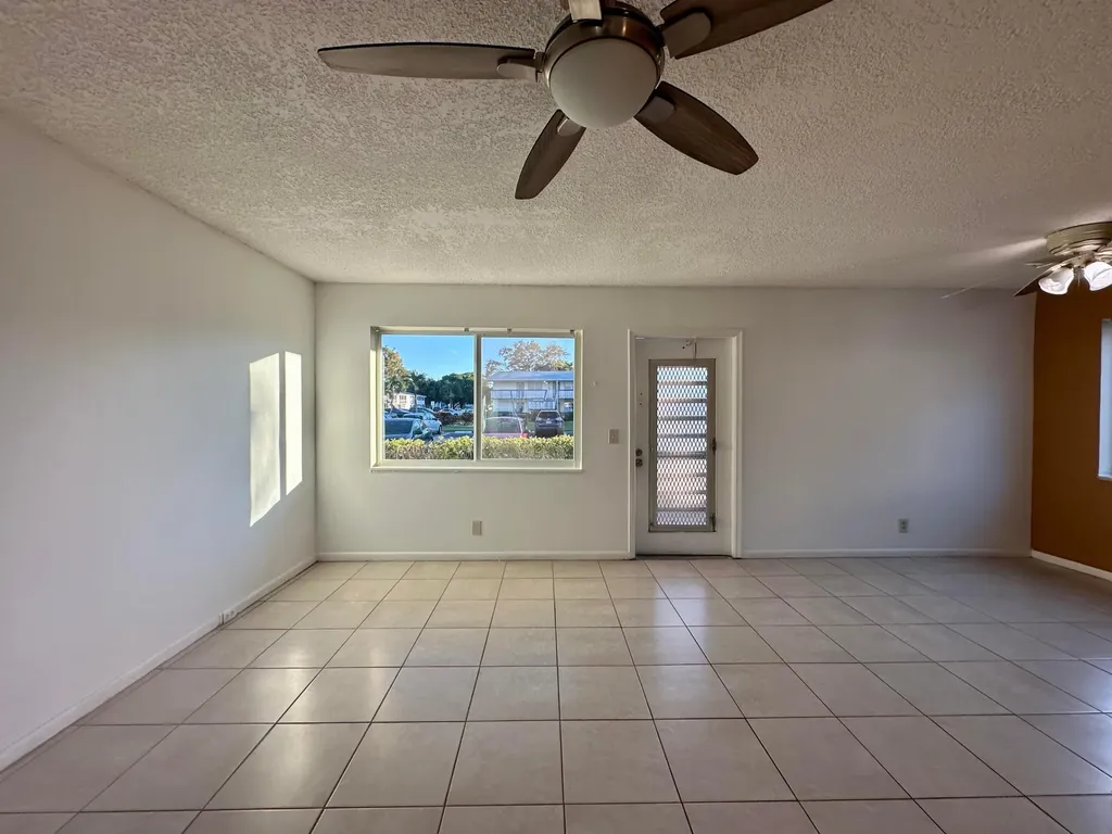 378 Durham L Circle Deerfield Beach FL 33442
