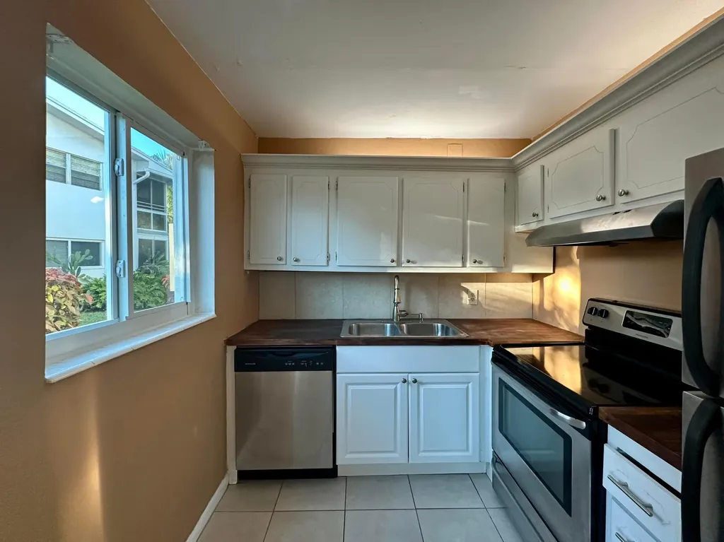 378 Durham L Circle Deerfield Beach FL 33442
