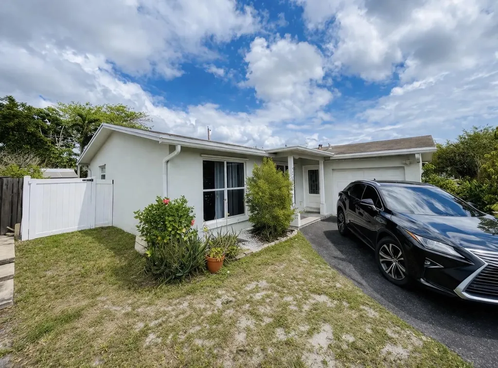 11361 NW 32nd Place Sunrise FL 33323